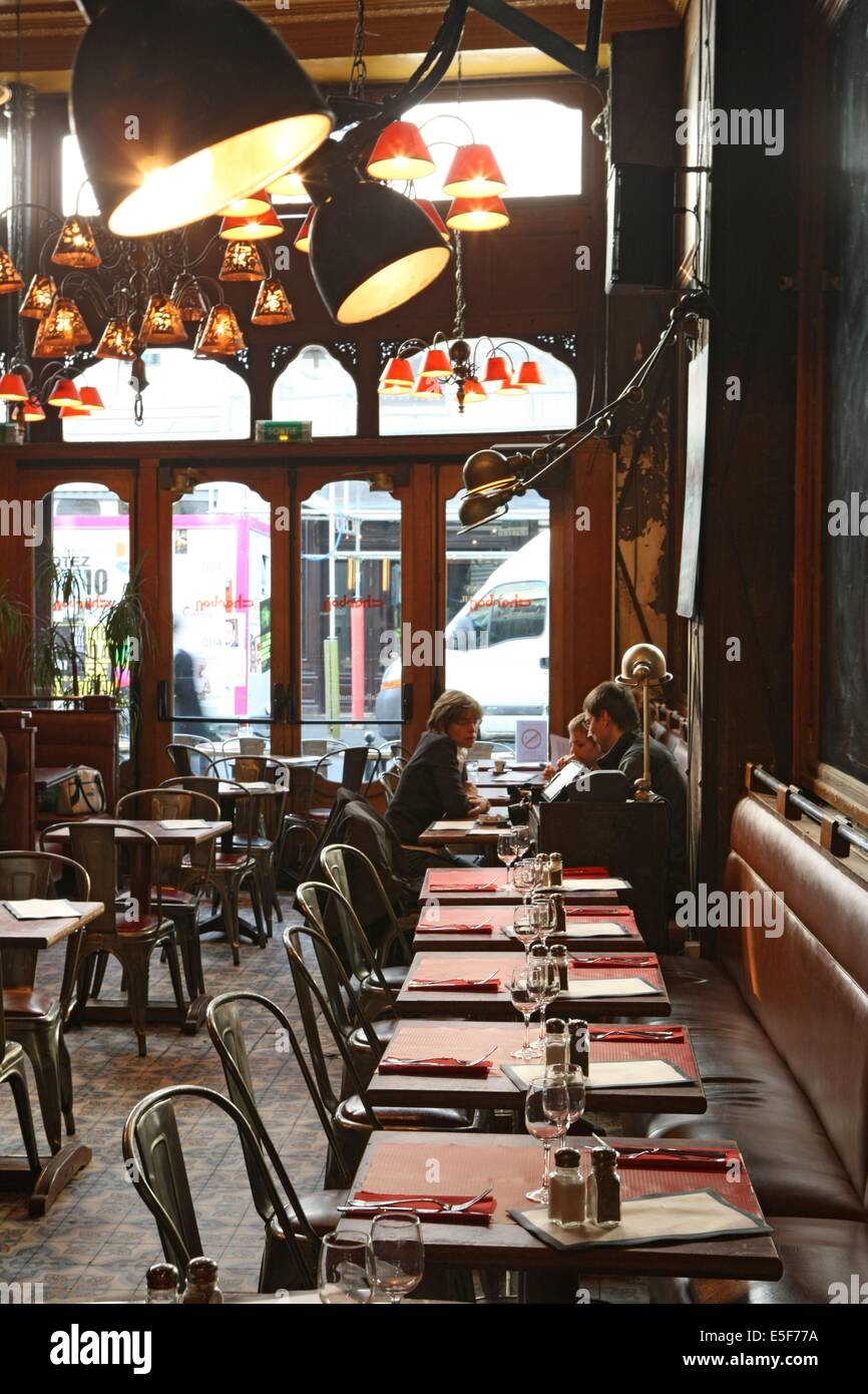 France, ile de france, paris 11e arrondissement, 109 rue oberkampf, cafe charbon, deco, luminaires, bar, restaurant  Date : 2011-2012 Stock Photo