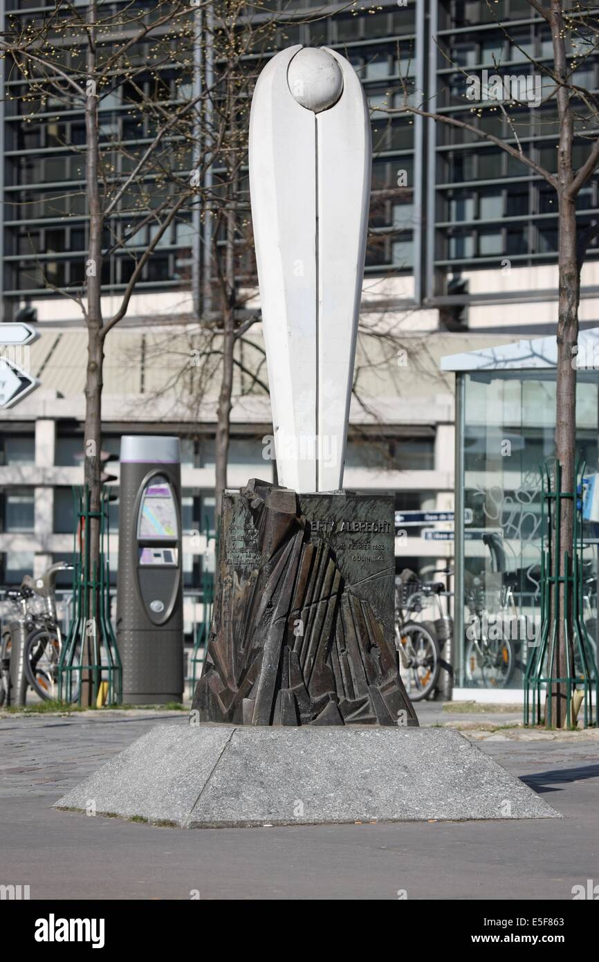 France, ile de france, paris 12e arrondissement, bercy, place du bataillon du pacifique, monument a la memoire de berty albrecht, resistante  Date : 2011-2012 Stock Photo