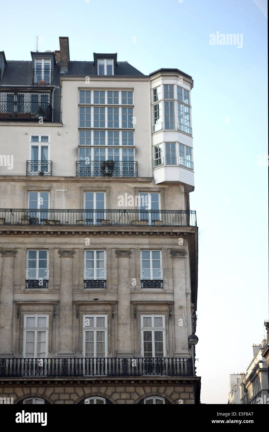 France, ile de france, paris 5e arrondissement, 23 quai malaquais, haut inattendu d'un immeuble, elevation. Date : 2011-2012 Stock Photo
