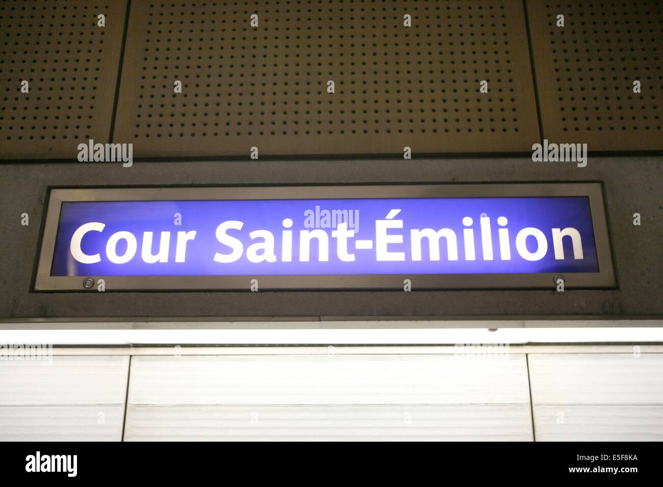 Cour Saint Emilion Metro