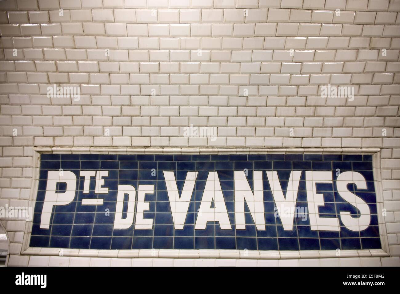 France, ile de france, paris, 14e arrondissement, metro porte de vanves,  quai, ratp, Date : 2011-2012 Stock Photo - Alamy
