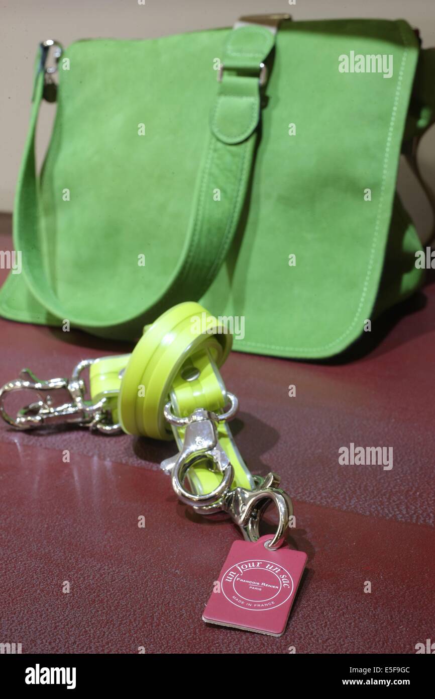 Boutique Un Jour Un Sac High Resolution Stock Photography And Images Alamy