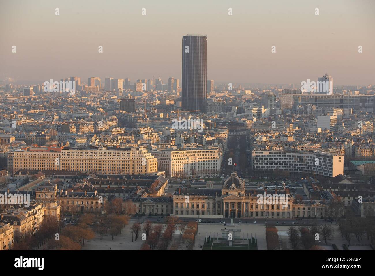 France, ile de france, paris 7e arrondissement, tour eiffel, vue depuis le 2e etage, vers le champ de mars et l'ecole militaire, Stock Photo