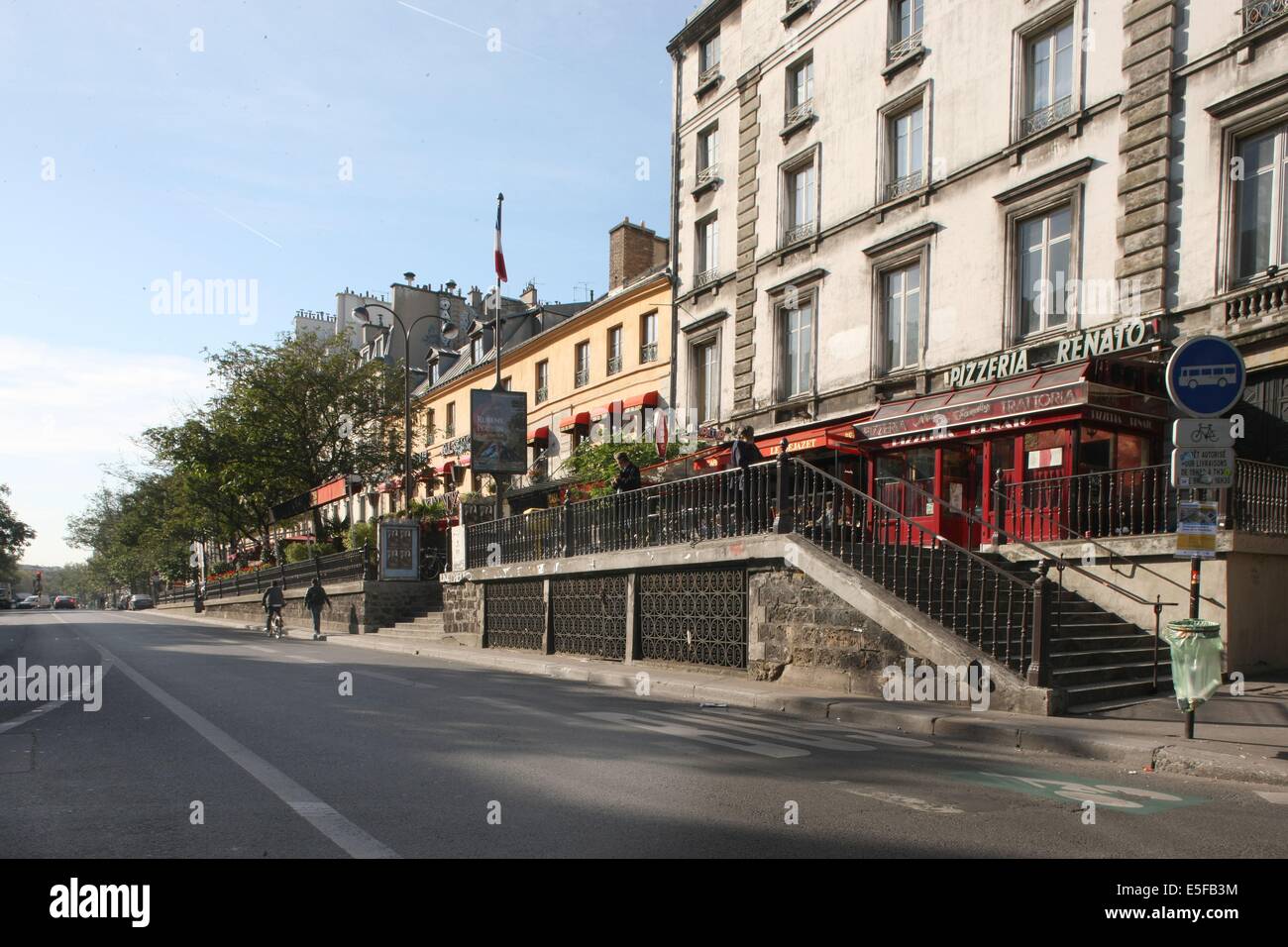 France, ile de france, paris 11e arrondissement, boulevard du temple, rue a hauteur variable  Date : 2011-2012 Stock Photo