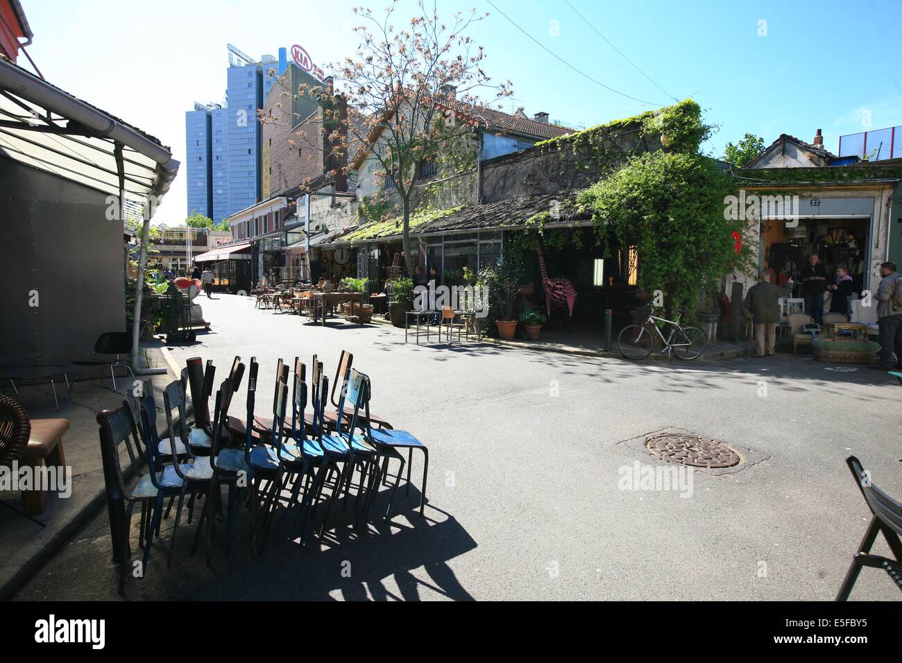 France, ile de france, paris 18e arrondissement, puces de saint ouen, marche paul bert, boutiques, brocante, antiquites, Stock Photo