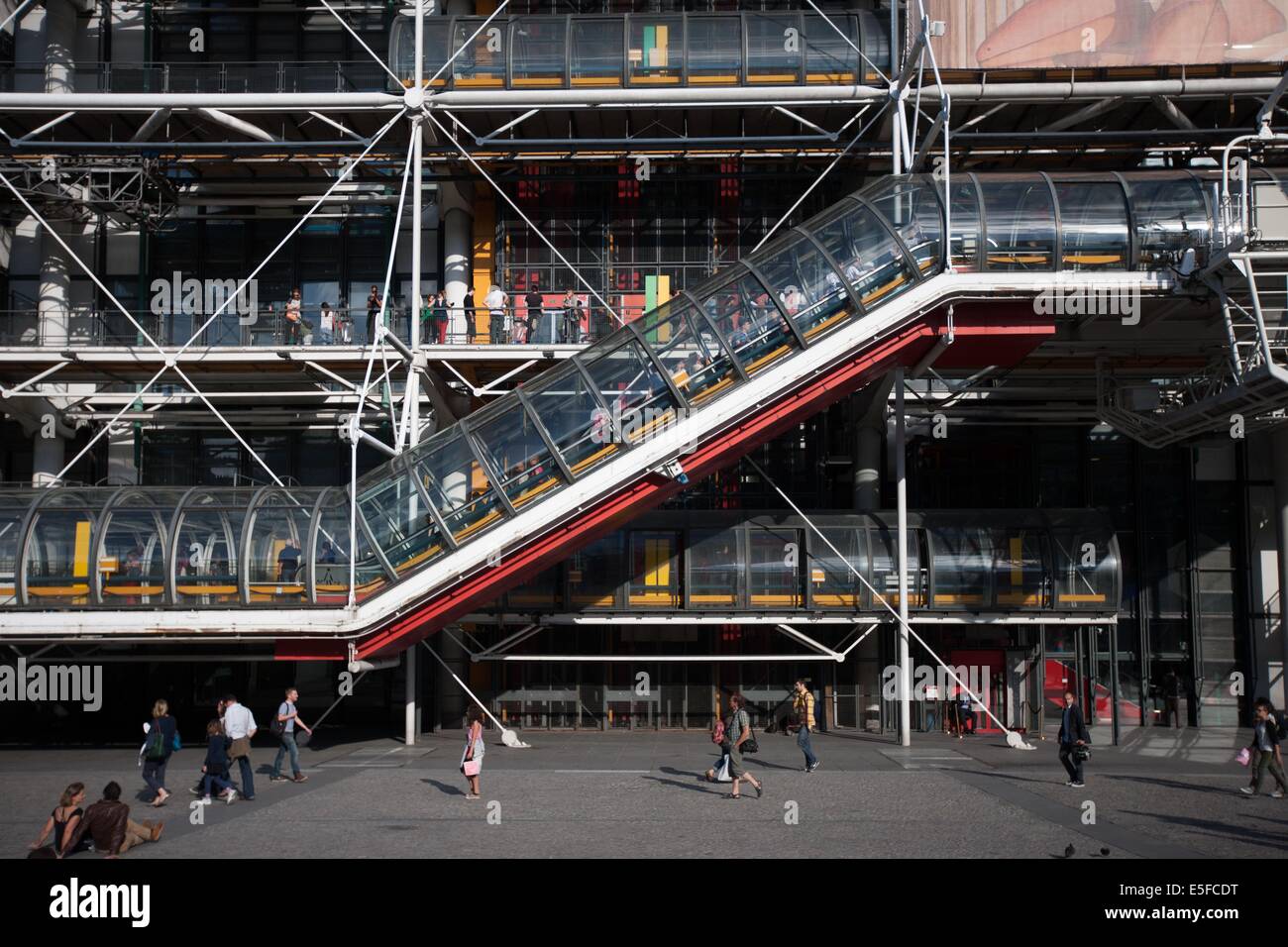 Piazza Du Centre Georges Pompidou Hi-res Stock Photography And Images 