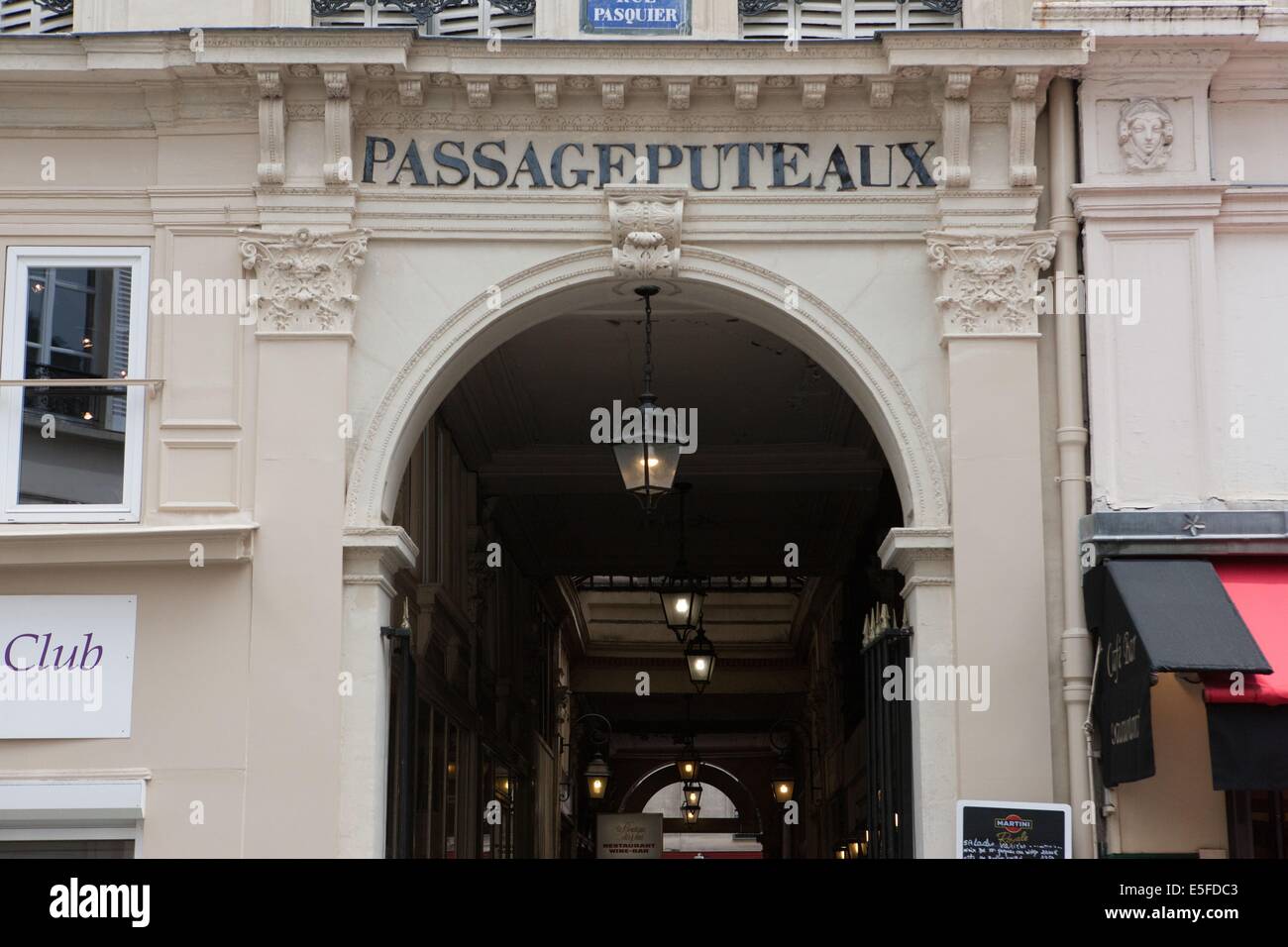 Entre la rue pasquier et la rue de larcade hi-res stock photography and  images - Alamy