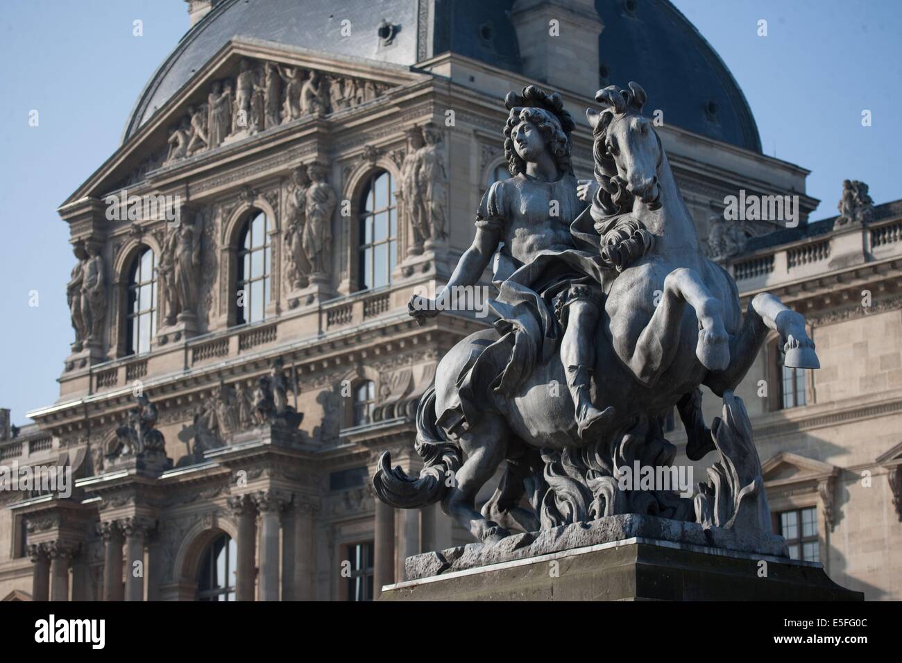 France, Region Ile de France, Paris 1er arrondissement, Musee du Louvre, cour de la Pyramide, statue de Louis XIV, Le Bernin Stock Photo