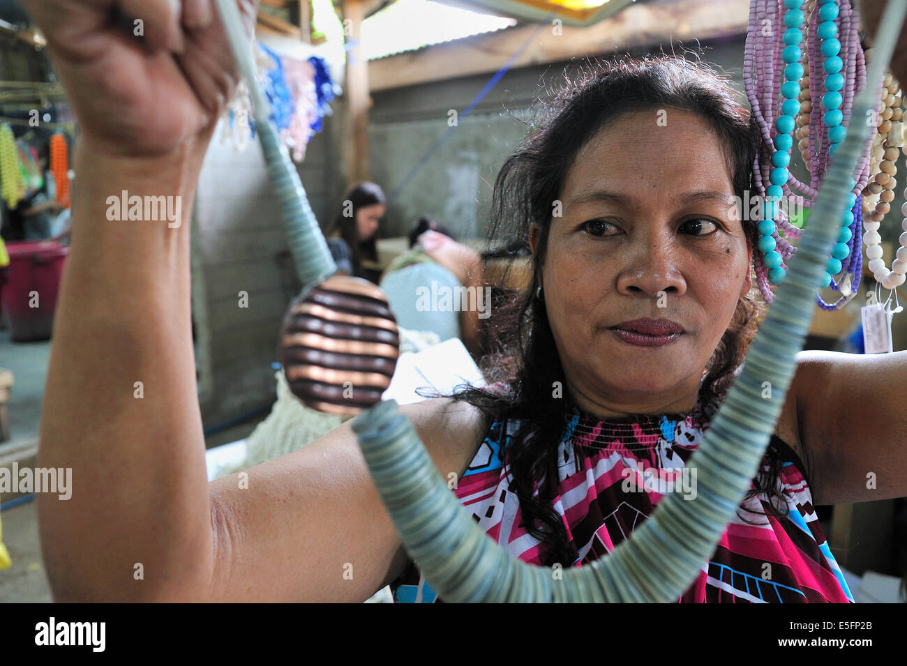 Filipina Fashion Jewelry Worker Cebu City Philippines Stock Photo