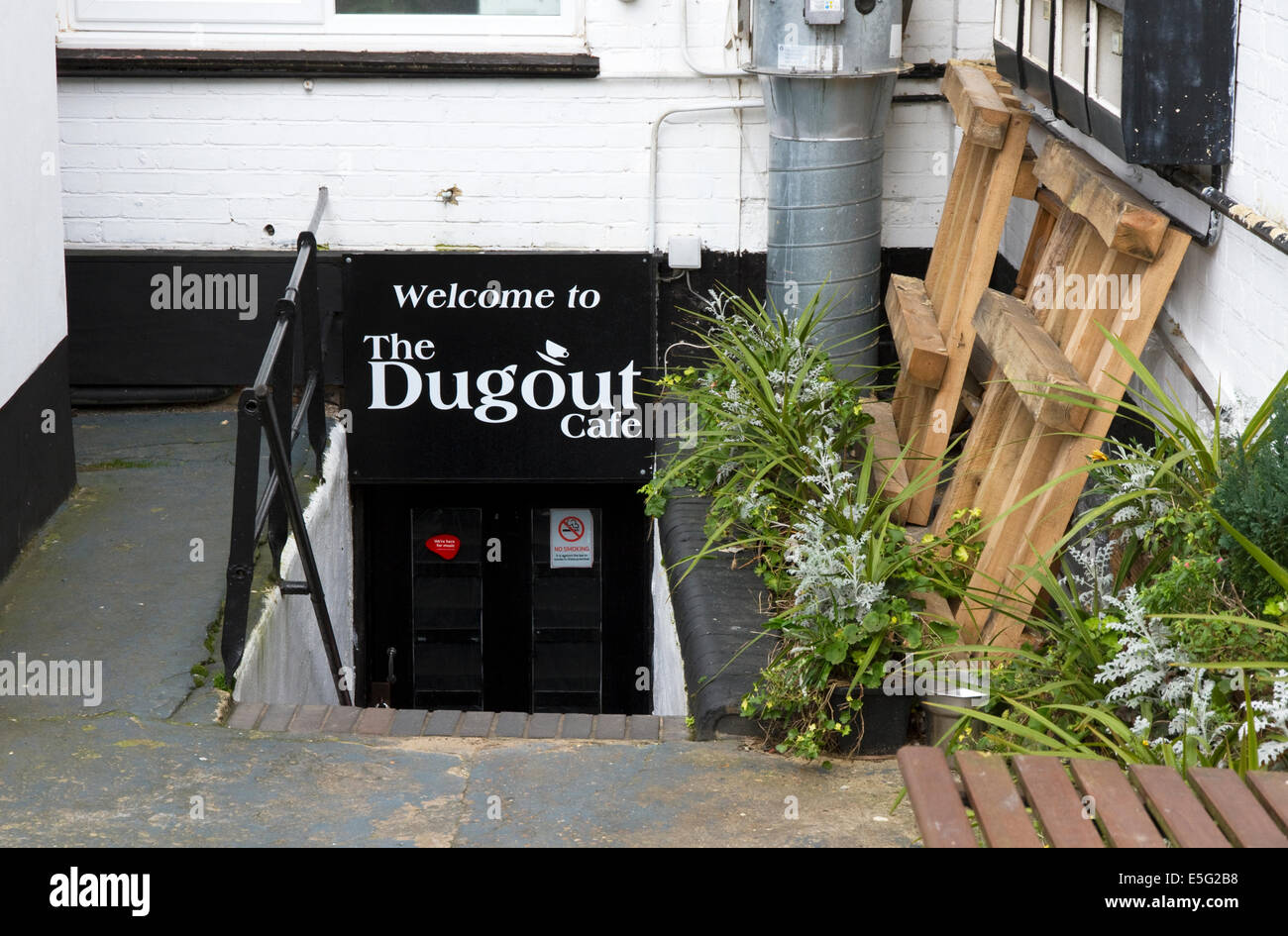The Dugout Cafe, St Albans Lane, Golders Green, London, UK Stock Photo