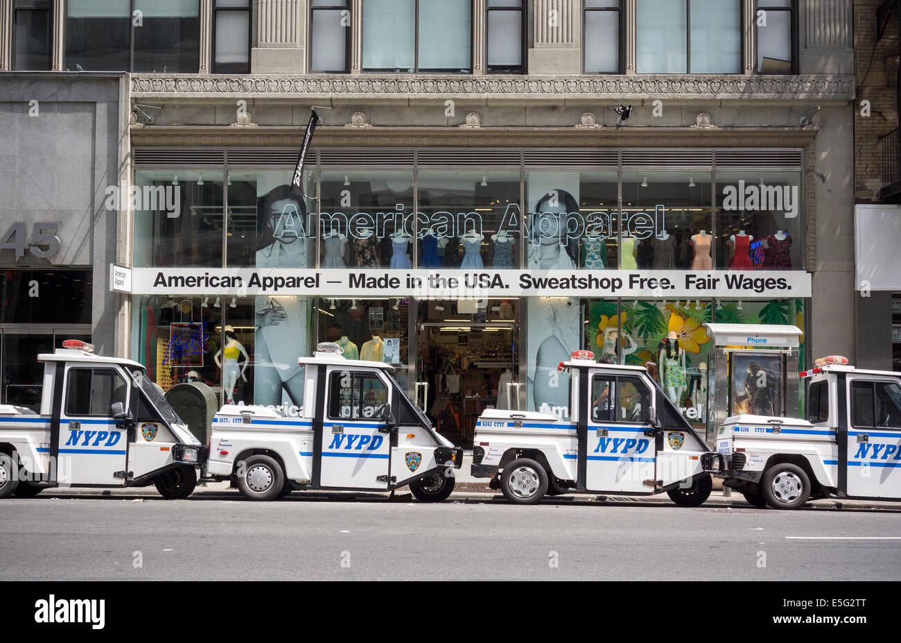 An American Apparel store in New York Stock Photo Alamy