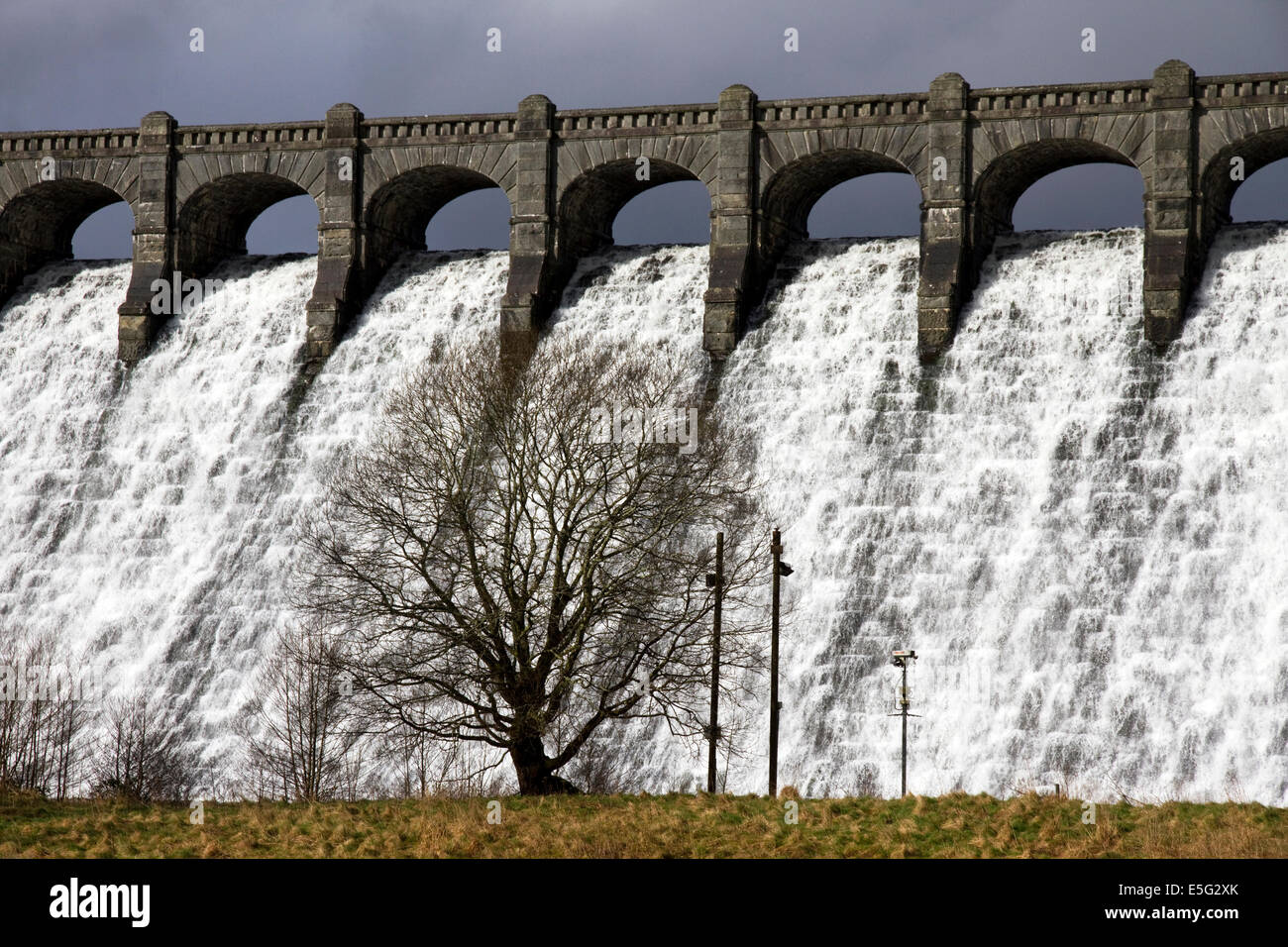 Dam and bridge, Lake Vyrnwy (Victorian reservoir) Montgomeryshire, Powys, Wales, UK Stock Photo