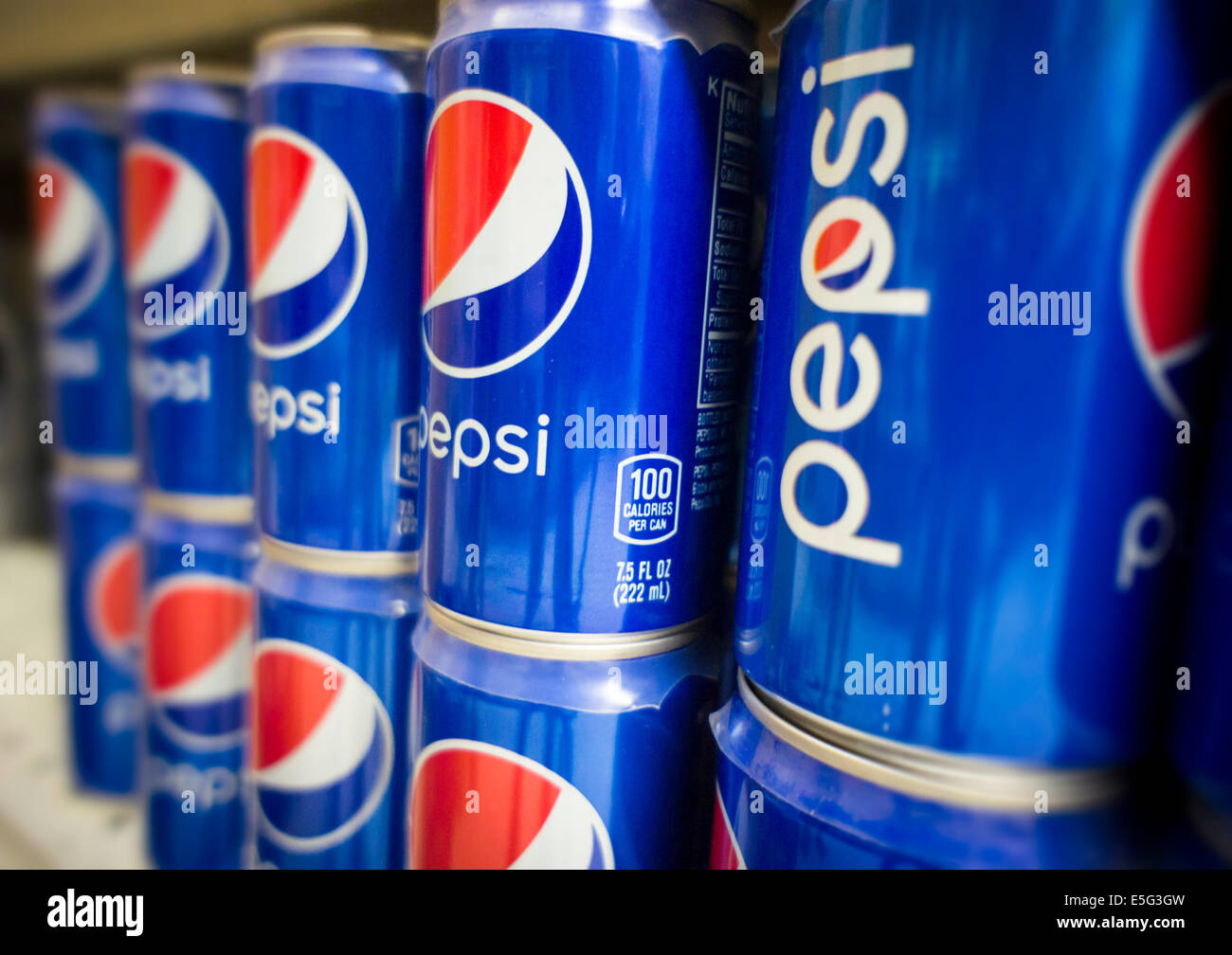 Pepsi Cans High Resolution Stock Photography and Images Alamy
