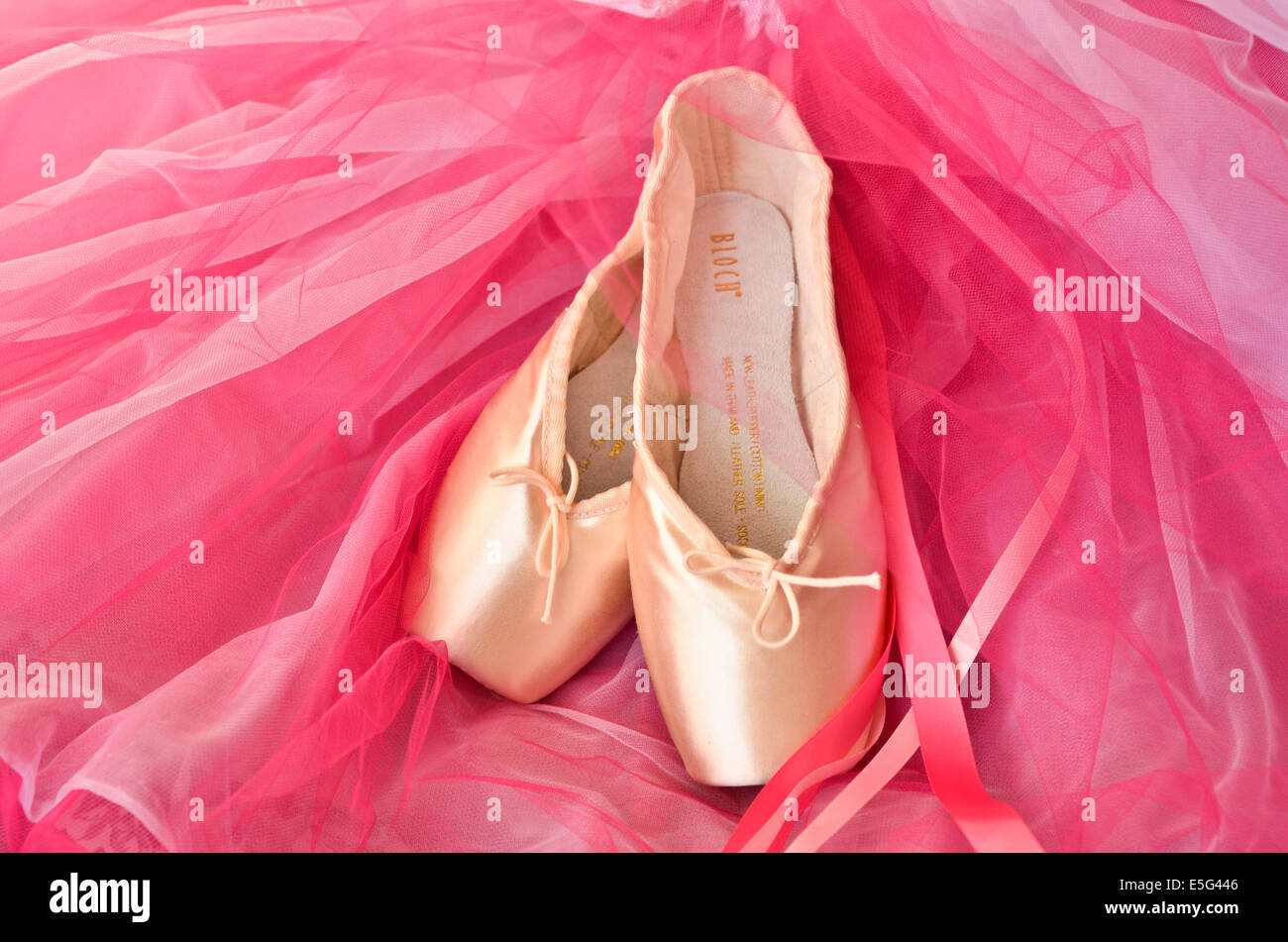 pink pointe shoes wallpaper