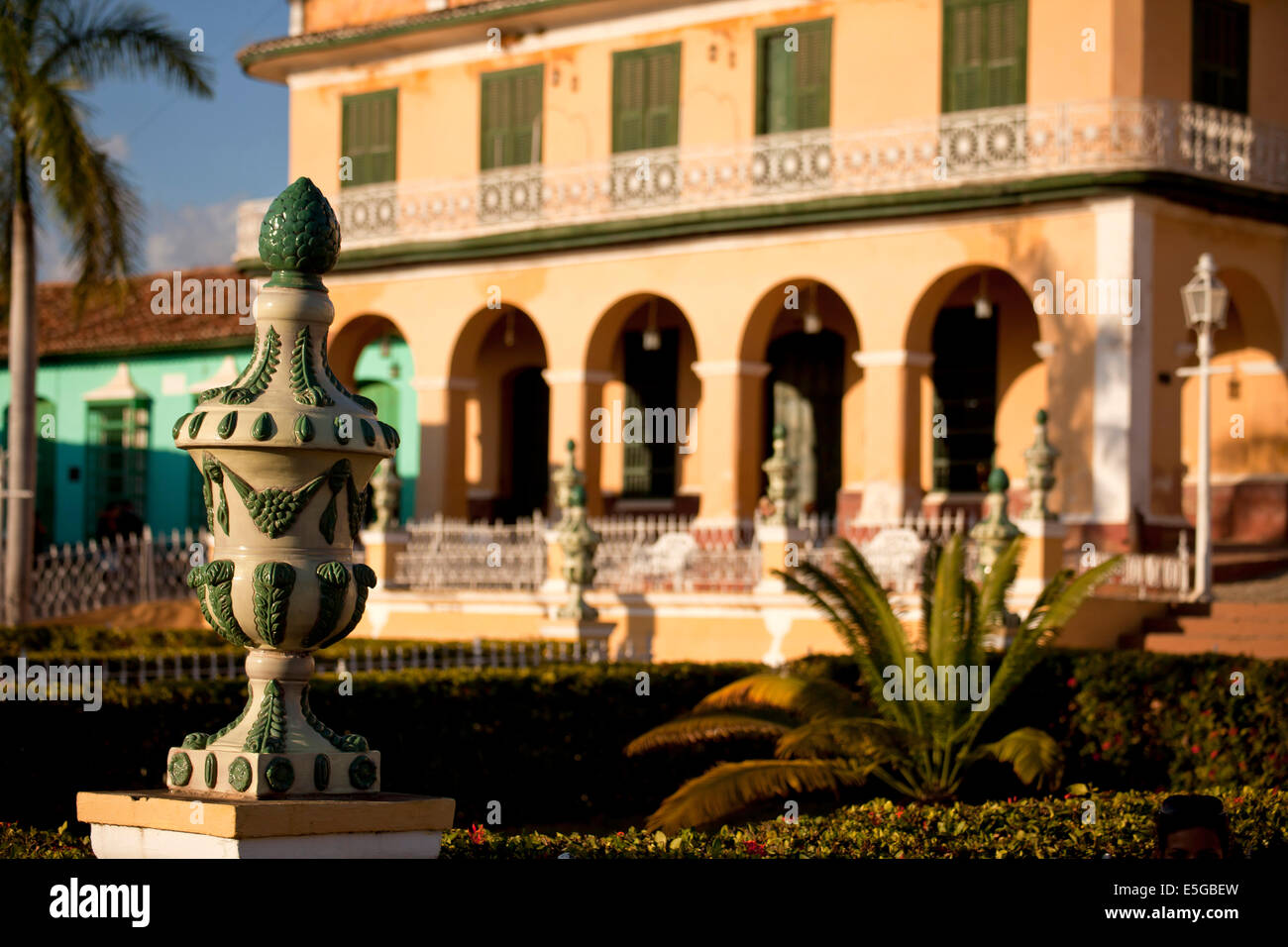 painted ceramic vases and  Museo Romantico Palacio Brunet on the square Plaza Mayor in Trinidad, Cuba, Caribbean Stock Photo