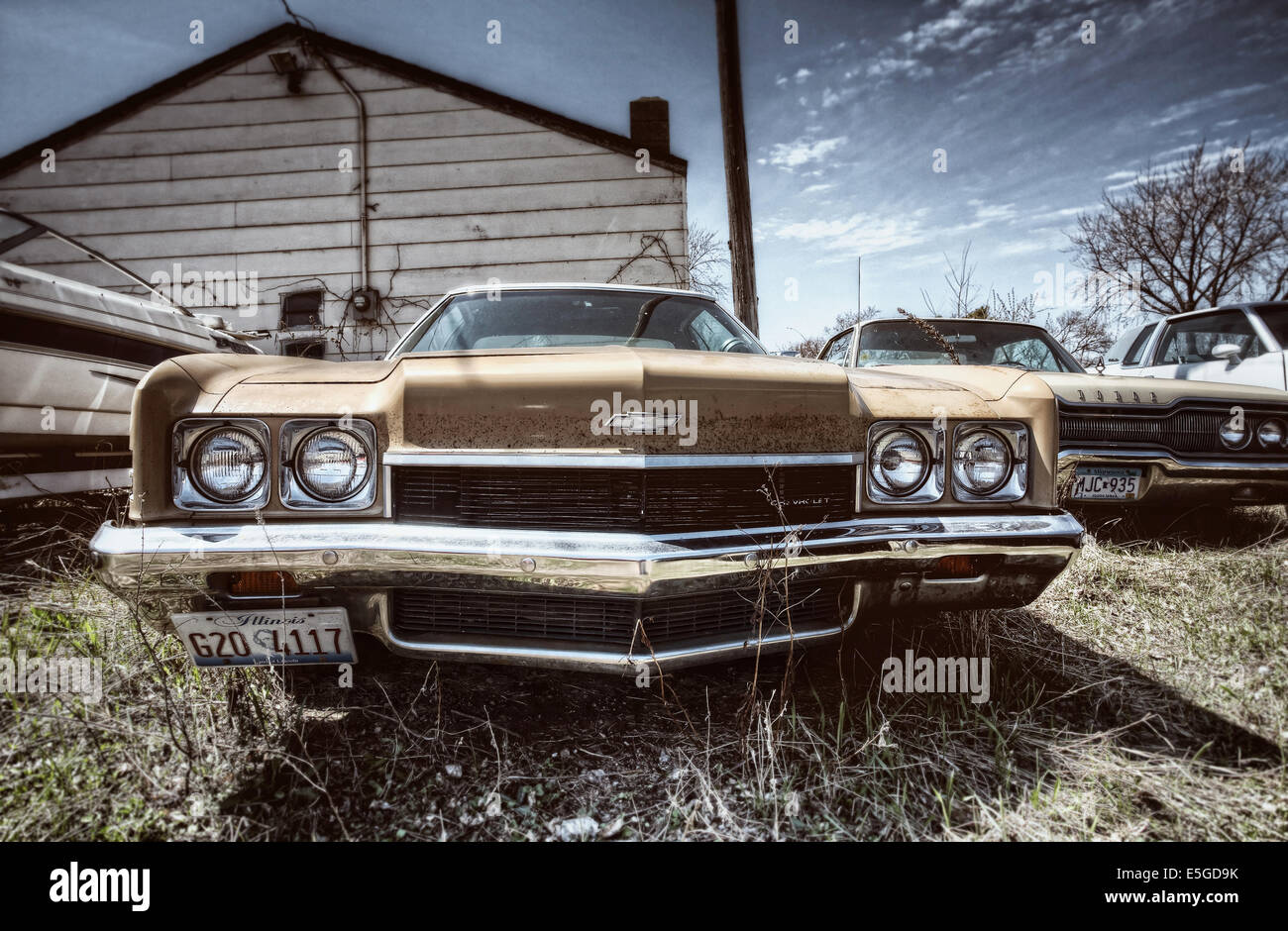 Old car breakers yard hi-res stock photography and images - Alamy