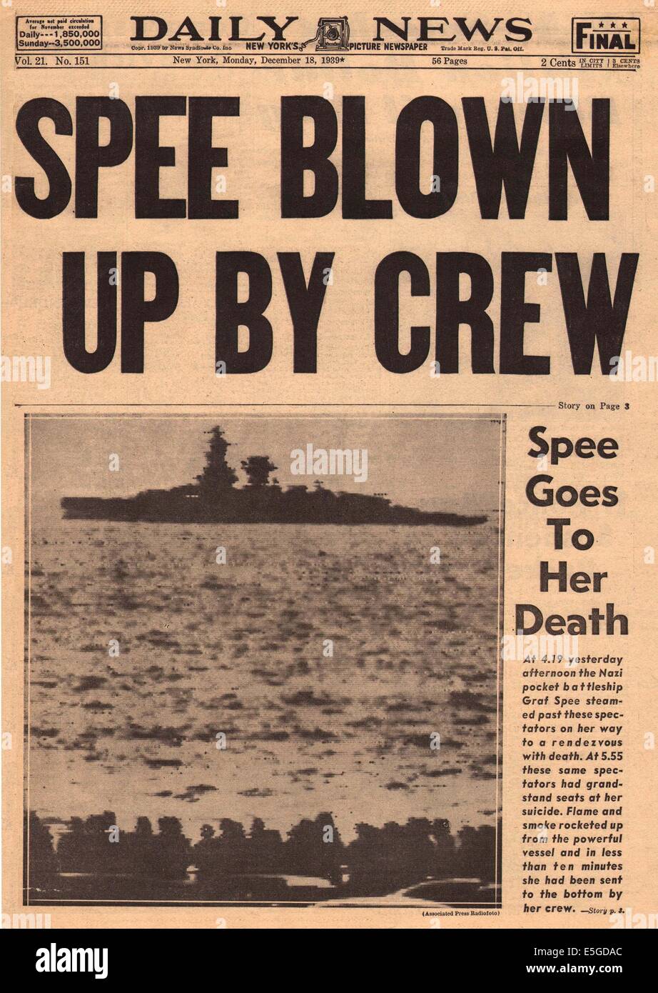1939 Daily News (New York) front page reporting German pocket battleship Graf Spee scuttled in Montevideo harbour Stock Photo