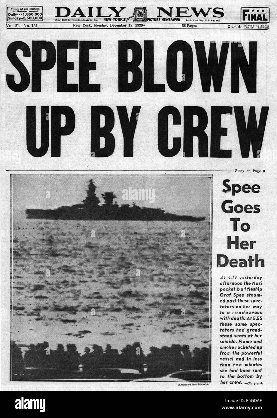 1939 Daily News (New York) front page reporting German pocket battleship Graf Spee scuttled in Montevideo harbour Stock Photo