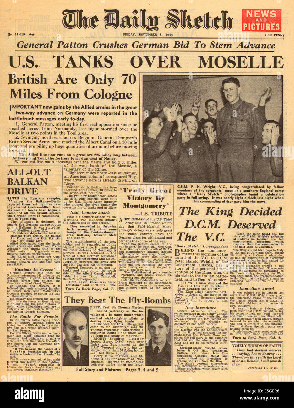 1944 Daily Sketch front page reporting Allies cross the River Moselle Stock Photo
