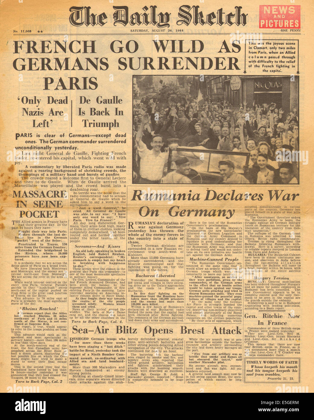 1944 Daily Sketch front page reporting Paris Liberated by Allied Forces Stock Photo