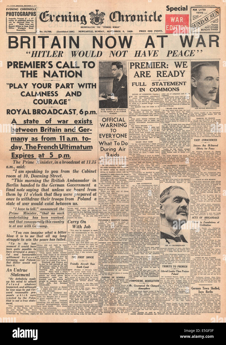 1939 Evening Chronicle (Newcastle) front page reporting the declaration of war on Germany by Britain and France Stock Photo