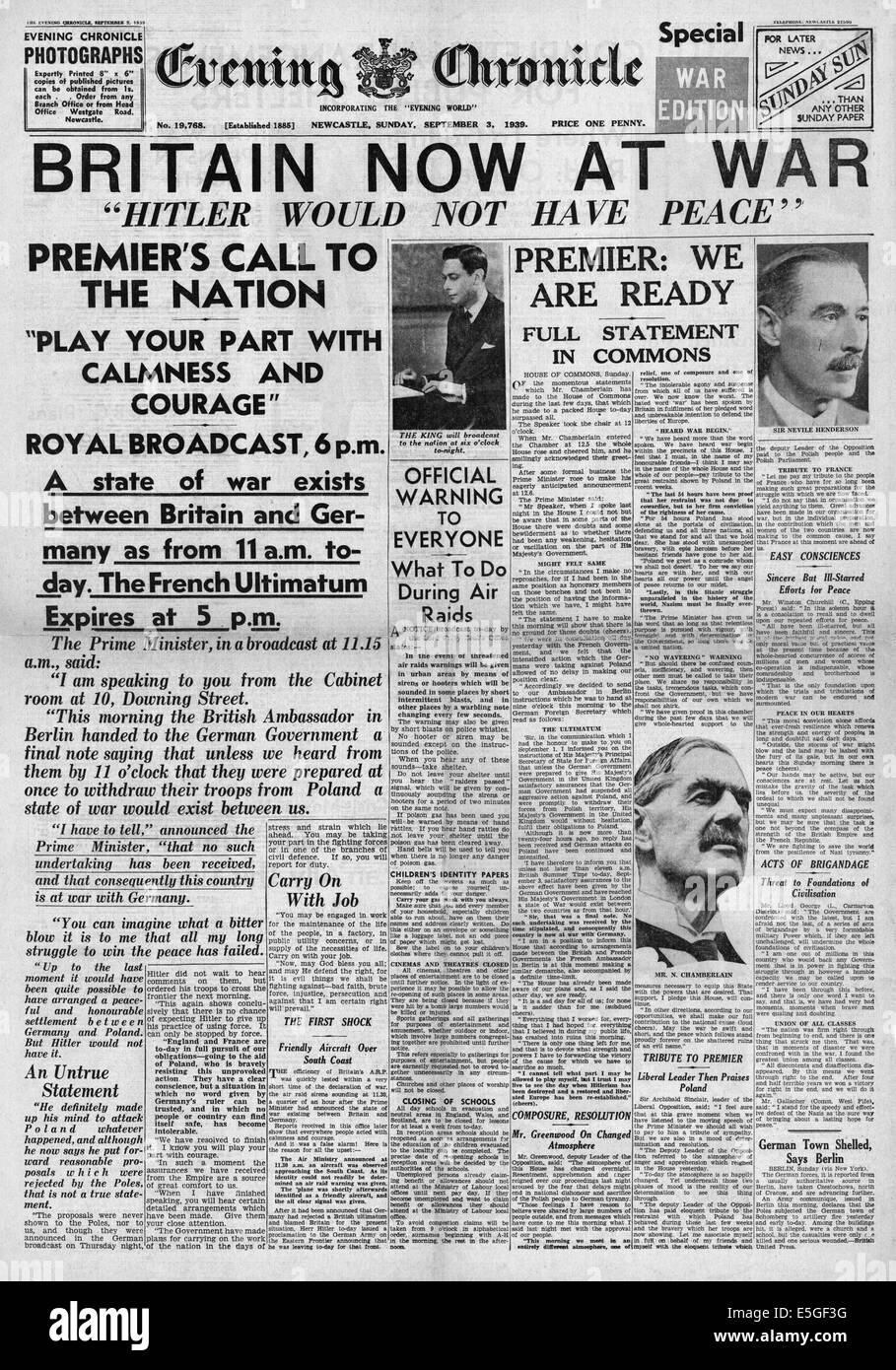 1939 Evening Chronicle (Newcastle) front page reporting the declaration of war on Germany by Britain and France Stock Photo