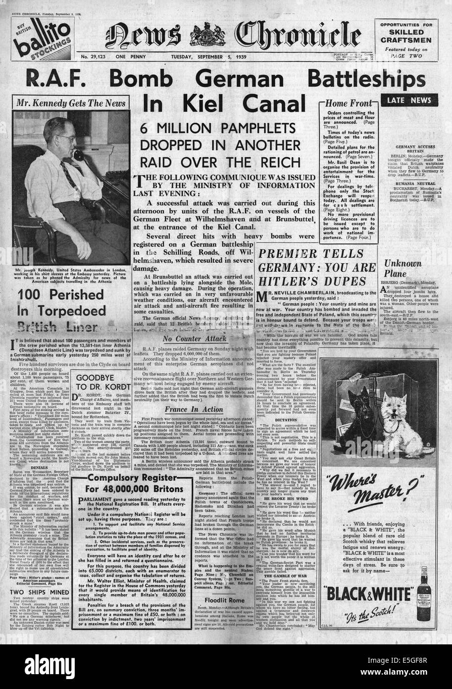 1939 News Chronicle front page reporting RAF bomb Kiel Canal and Wilhelmshaven Stock Photo