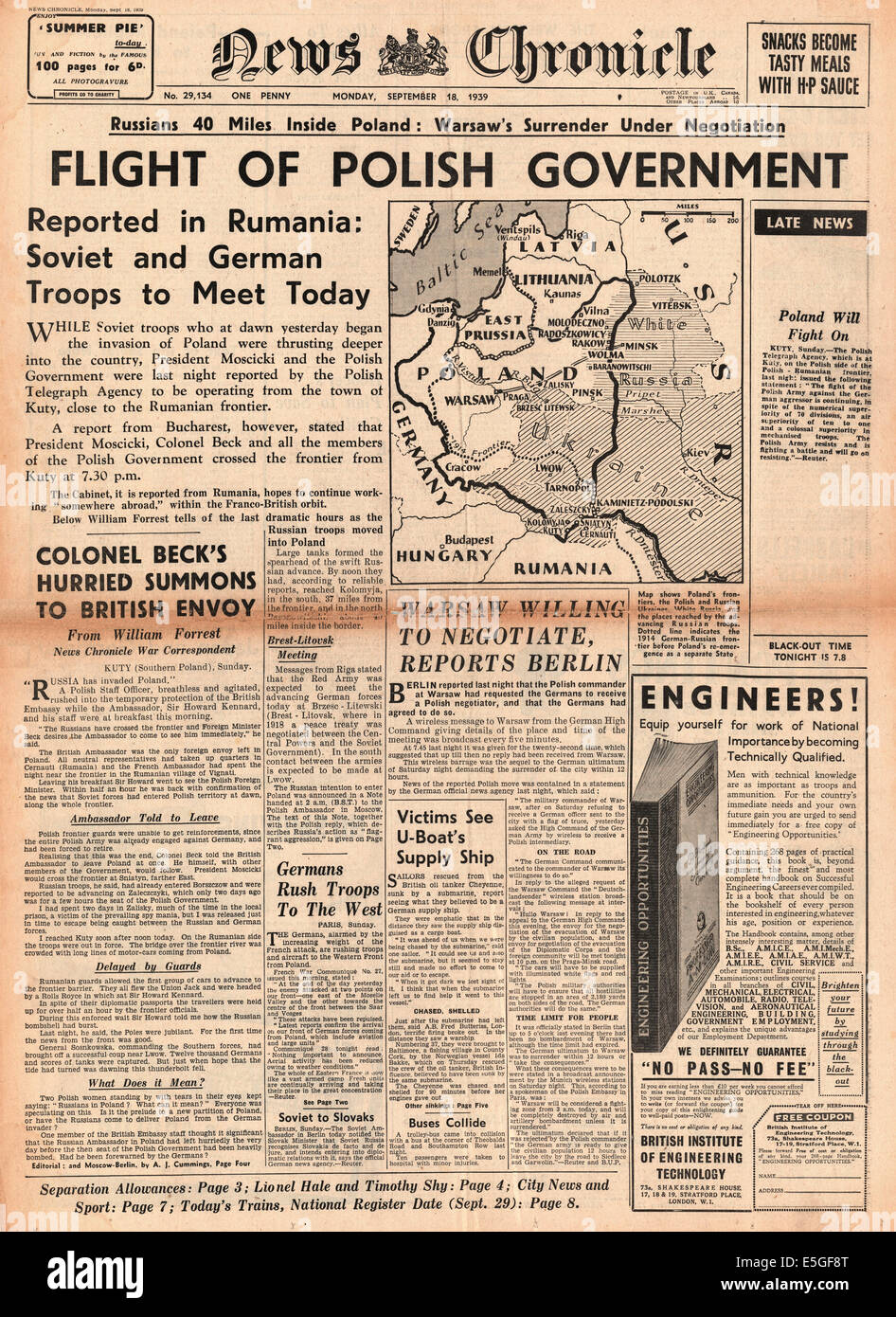 1939 News Chronicle front page reporting the flight of the Polish government from advancing German and Russian armies Stock Photo