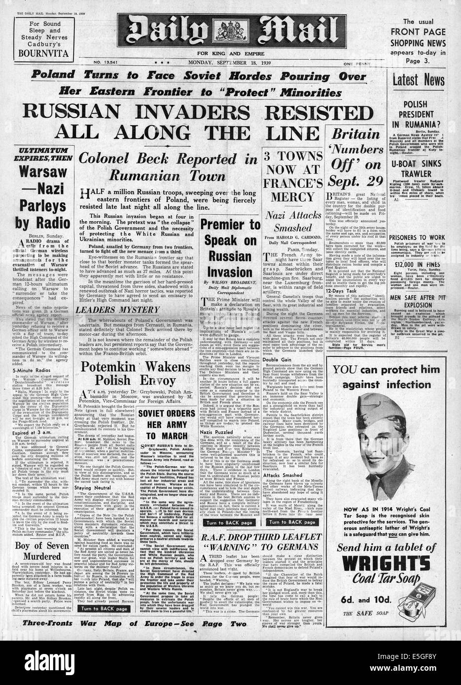 1939 Daily Mail front page reporting the flight of the Polish government from advancing German and Russian armies Stock Photo