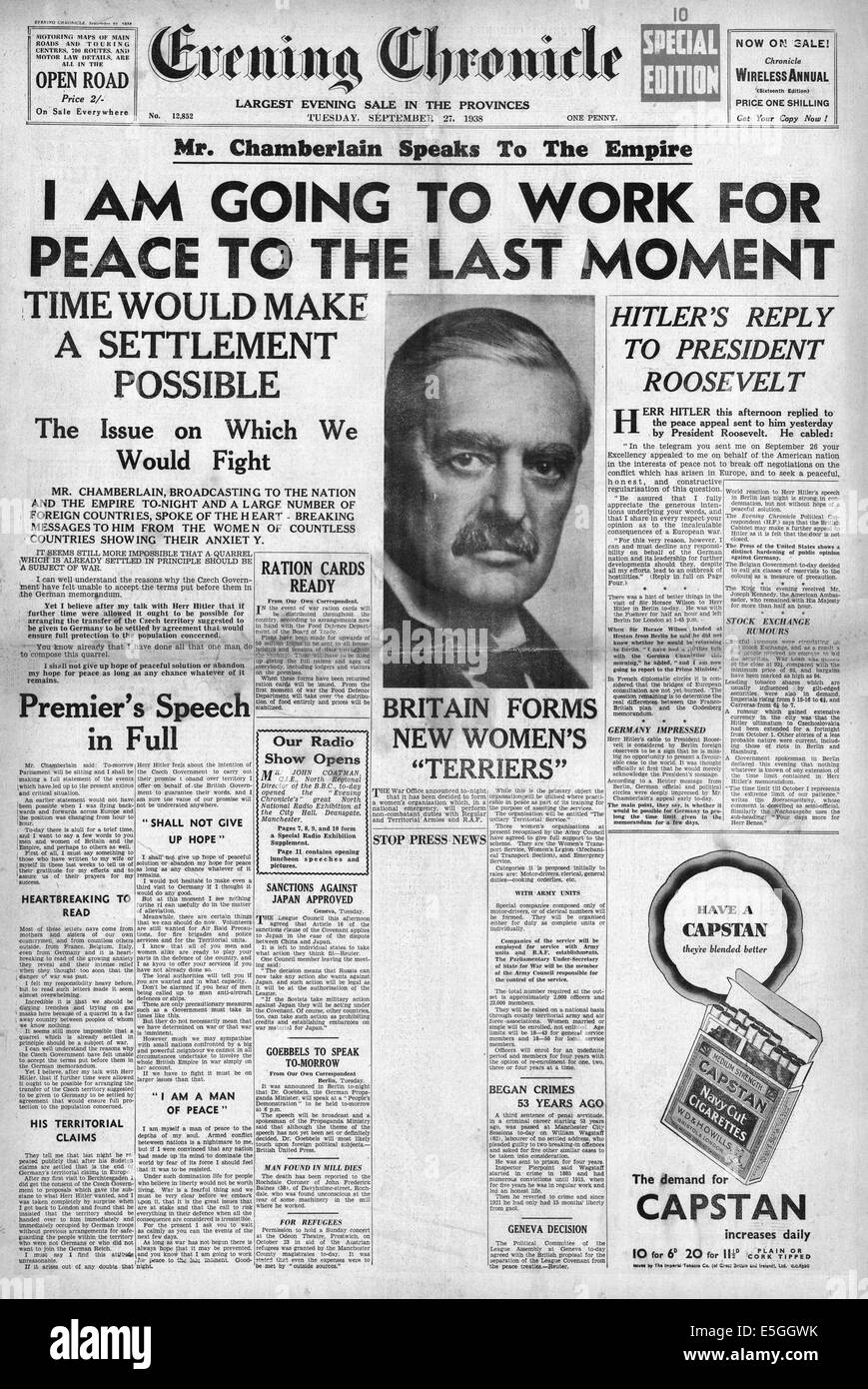 1938 Evening Chronicle (Manchester) front page reporting Chamberlain to meet Hitler for peace talks Stock Photo