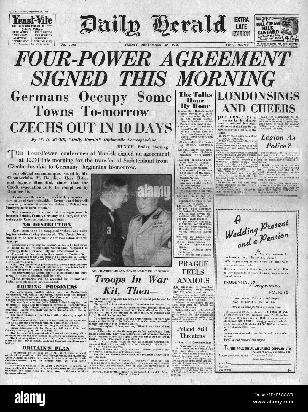 1938 Daily Herald front page reporting the signing of the Munich peace agreement Stock Photo