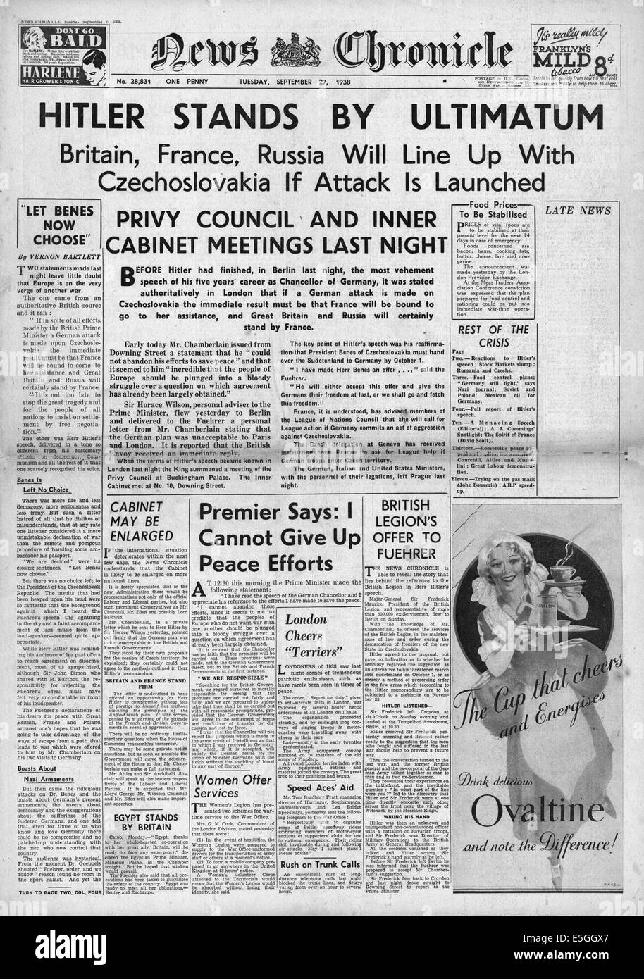 1938 News Chronicle front page reporting Adolf Hitler's ultimatum to Czechoslovakia that Germany must have the Sudetenland Stock Photo