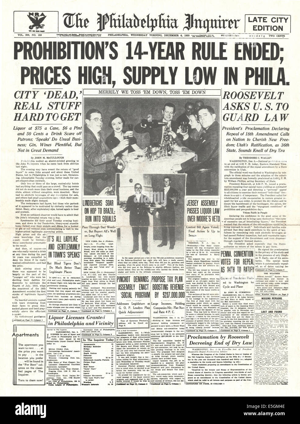 1933 Philadelphia Inquirer (USA) front page reporting that Prohibition begins across the United States Stock Photo