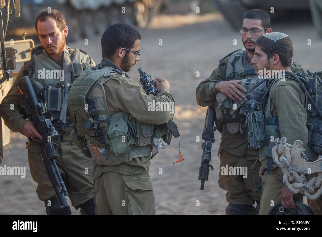 Gaza Border. 30th July, 2014. Israeli soldiers from the Golani Brigade are seen at a staging area before entering Gaza from Israel, on July 30, 2014. Israeli Prime Minister Benjamin Netanyahu said on Thursday that Israel will continue to uproot underground tunnels in Gaza regardless of any possible cease-fire agreement. Credit:  JINI/Xinhua/Alamy Live News Stock Photo