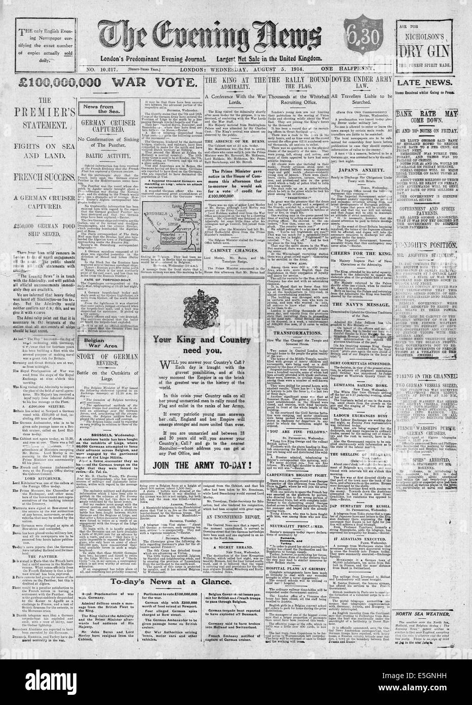 1914 London Evening News front page reporting Britian's first day of war and 'Your King and County Need You!' advert Stock Photo