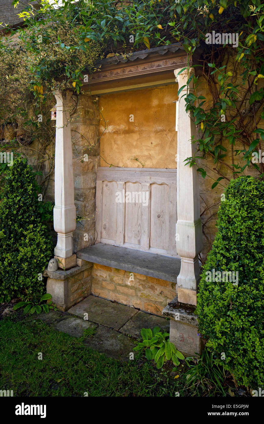 Old english garden wall hi-res stock photography and images - Alamy