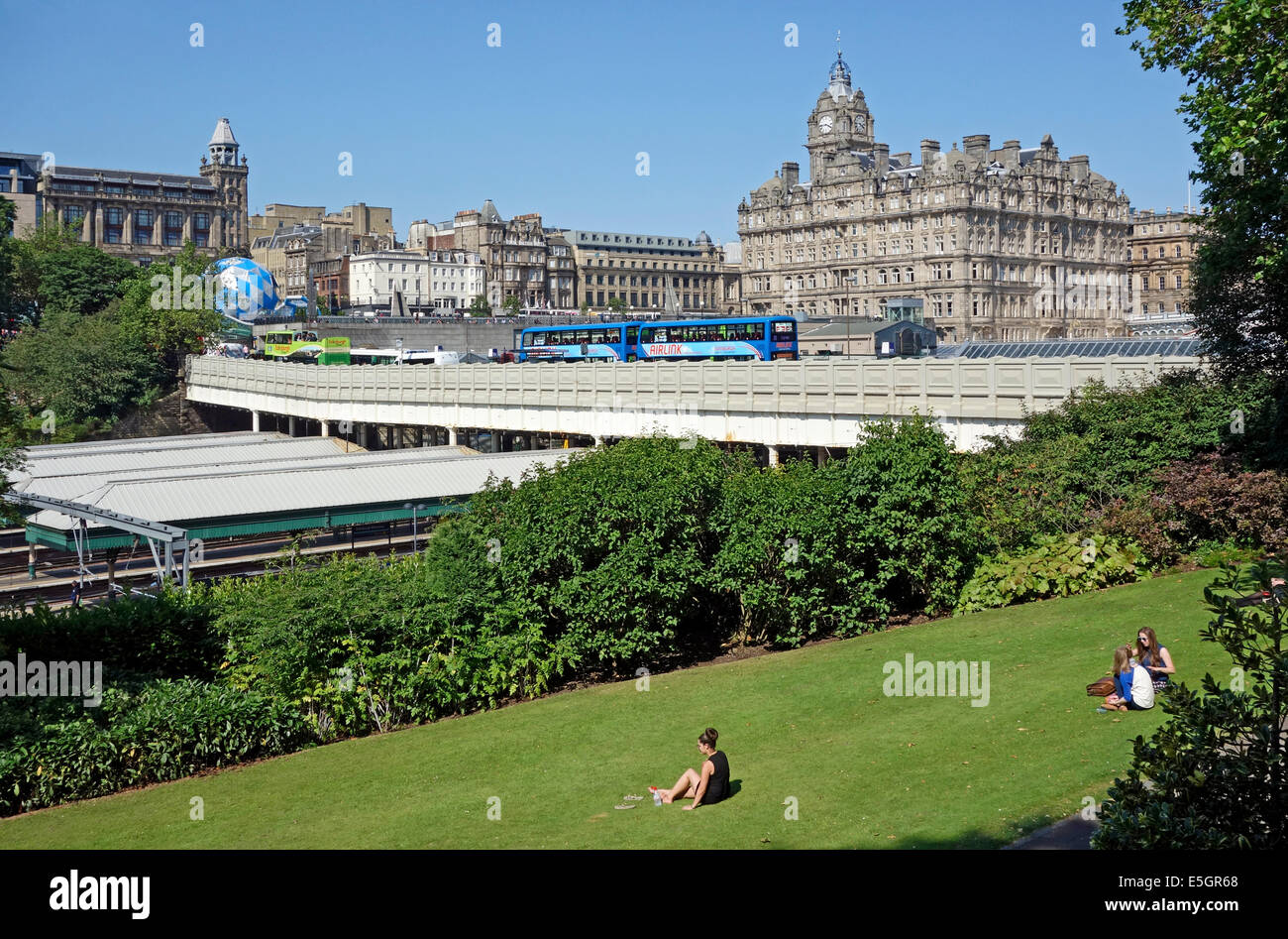 View waverley gardens edinburgh scotland hires stock photography and