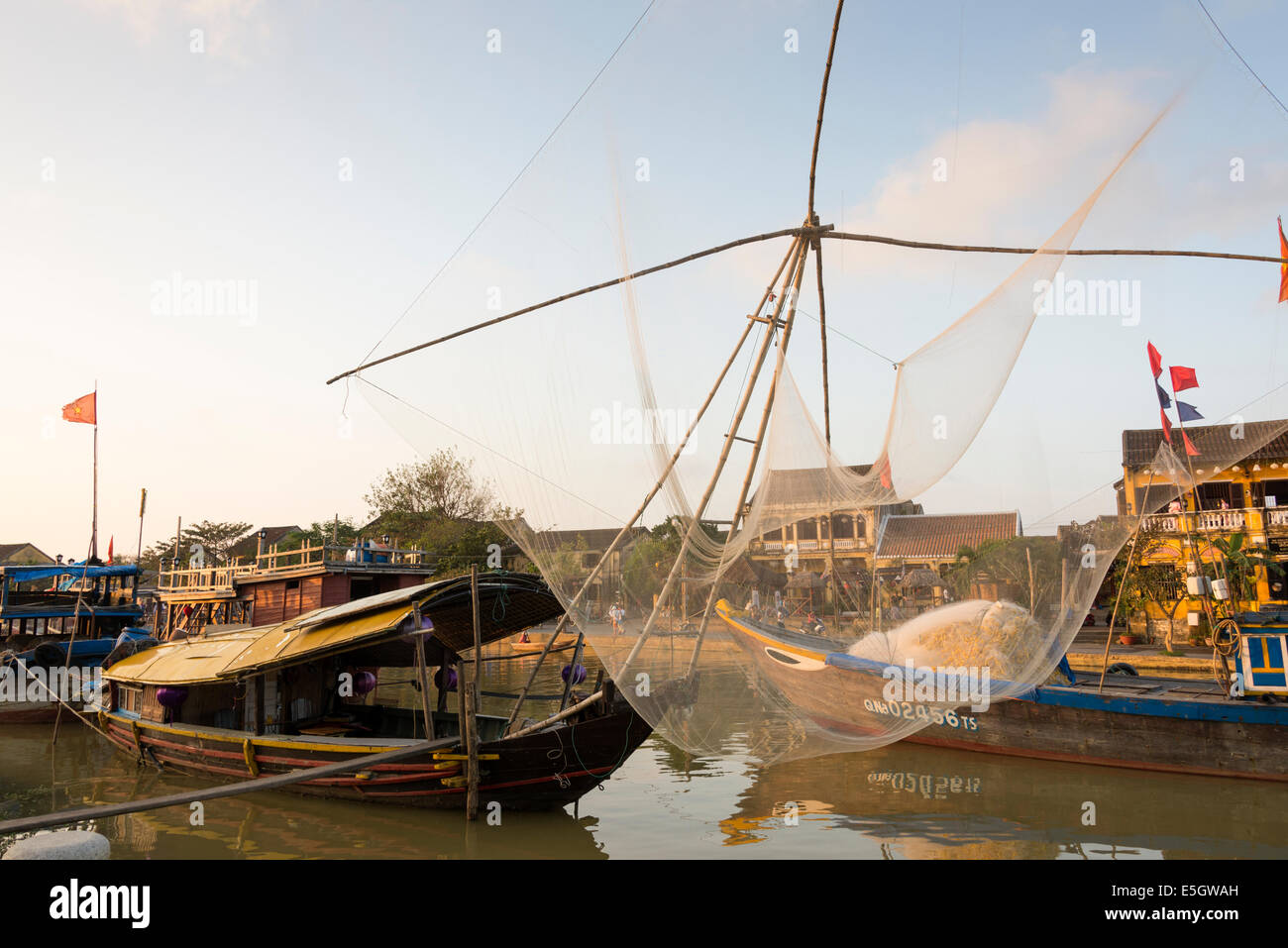 Fishing vietnam river hi-res stock photography and images - Alamy