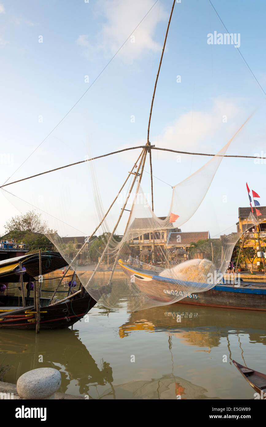 Traditional asian boats hi-res stock photography and images - Alamy