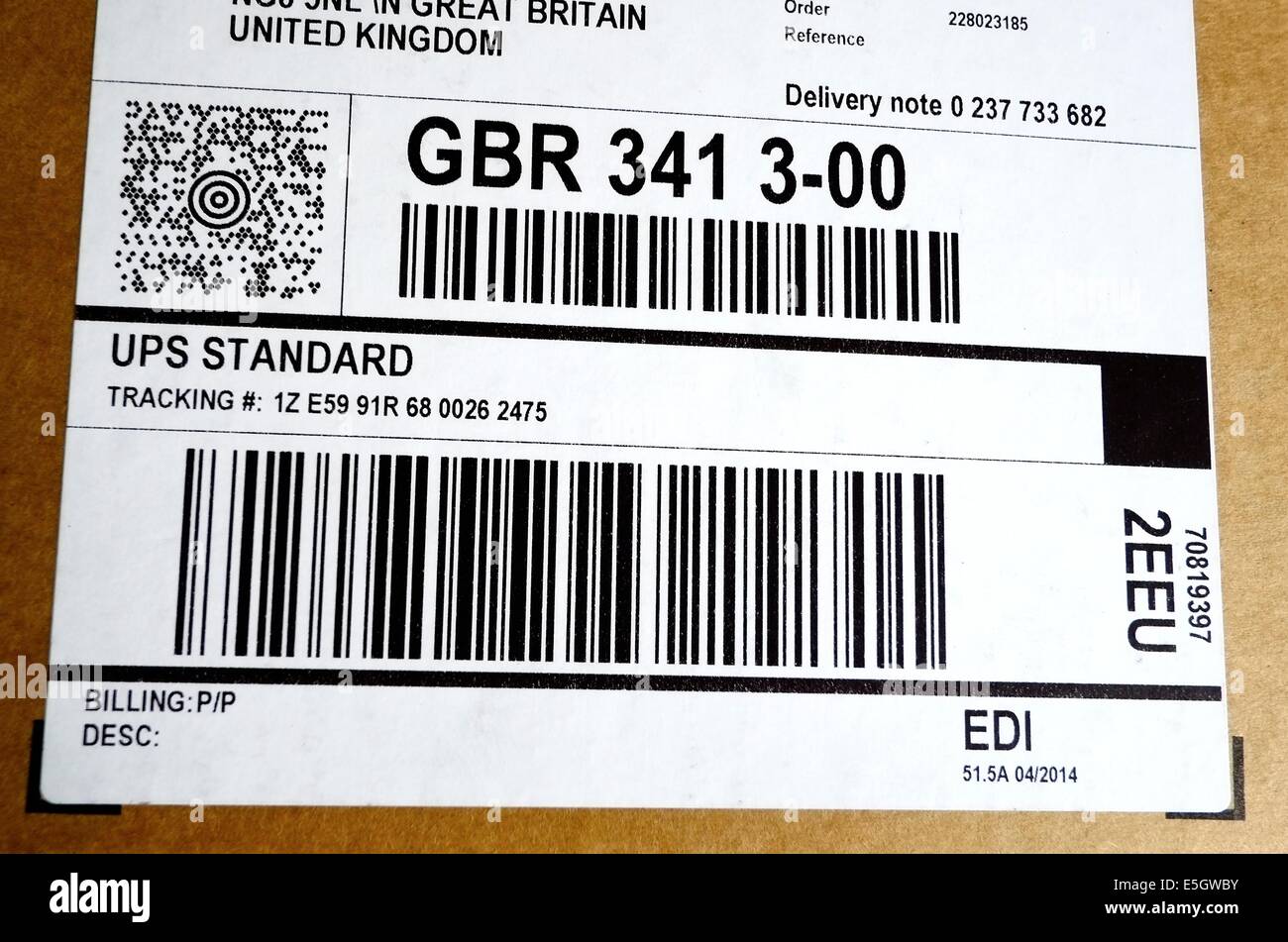 UPS tracking barcode england uk Stock Photo 72285919 Alamy