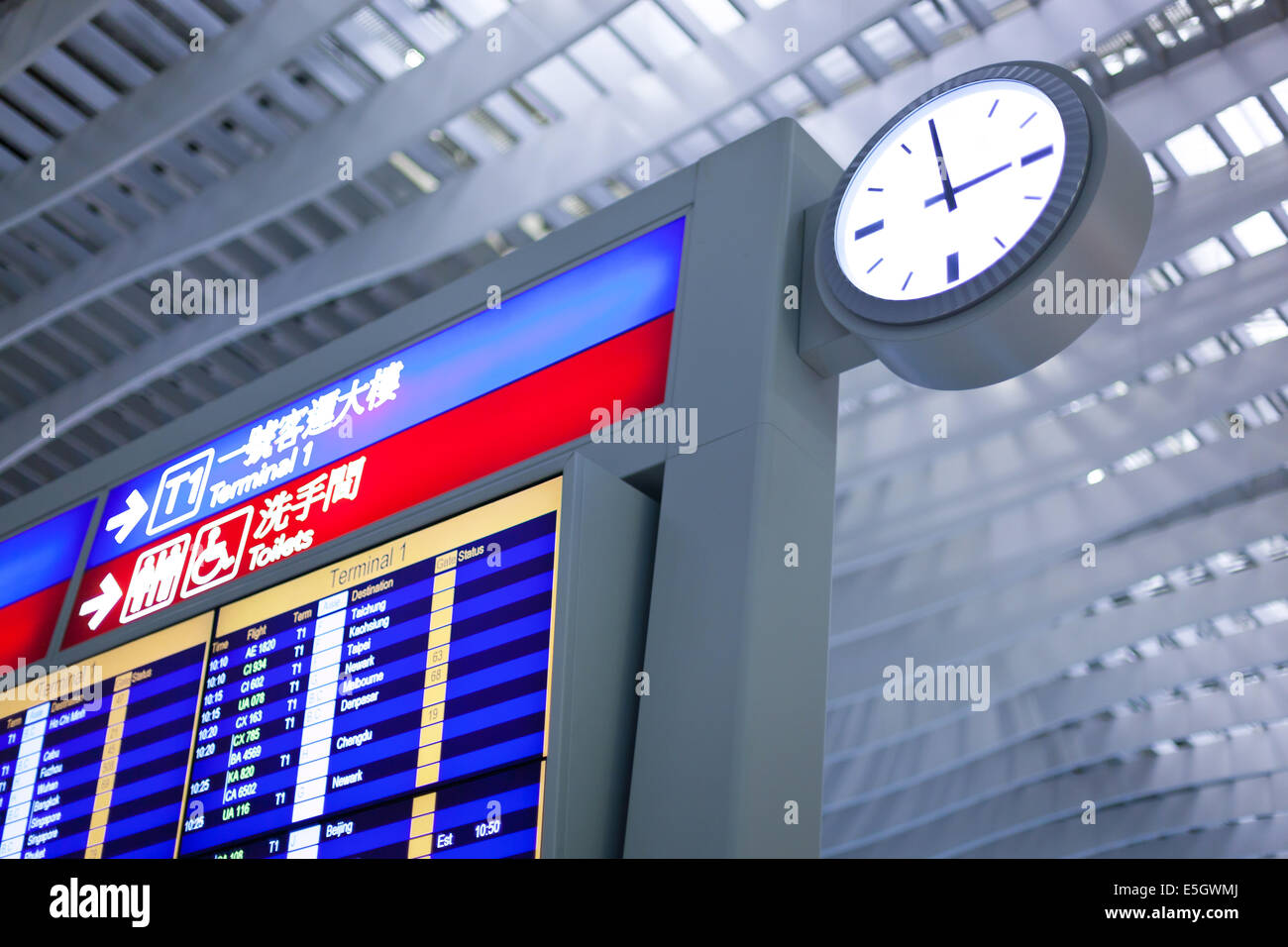 Airport clock hires stock photography and images Alamy