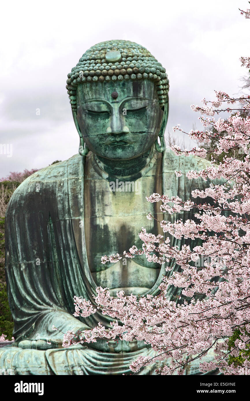Spring temple buddha statue hi-res stock photography and images - Alamy