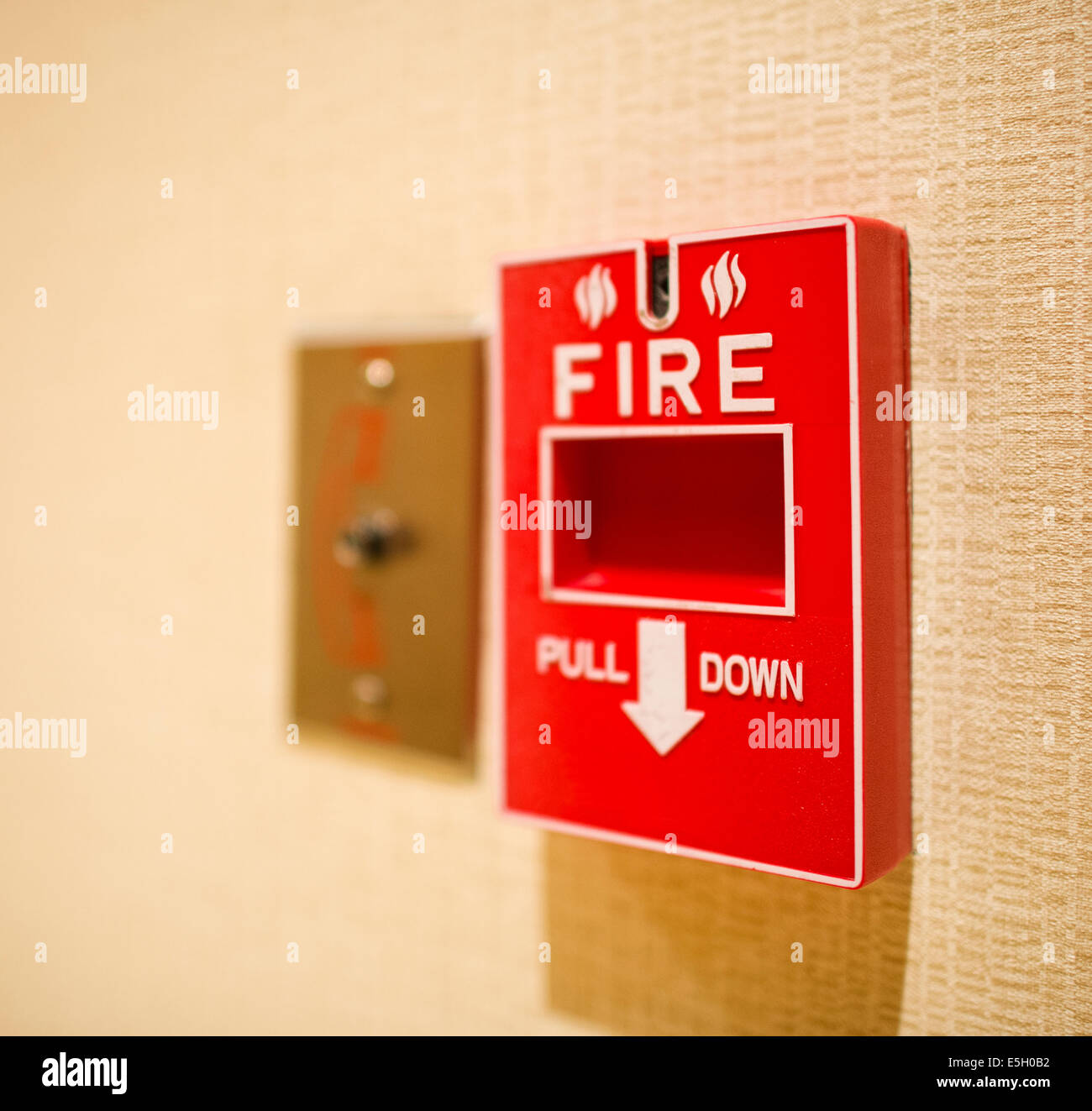 Fire alarm break glass hires stock photography and images Alamy