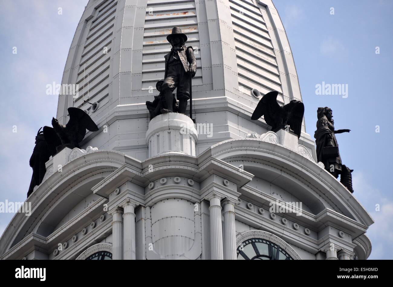 PHILADELPHIA, PENNSYLVANIA Statues of American eagles and William Penn