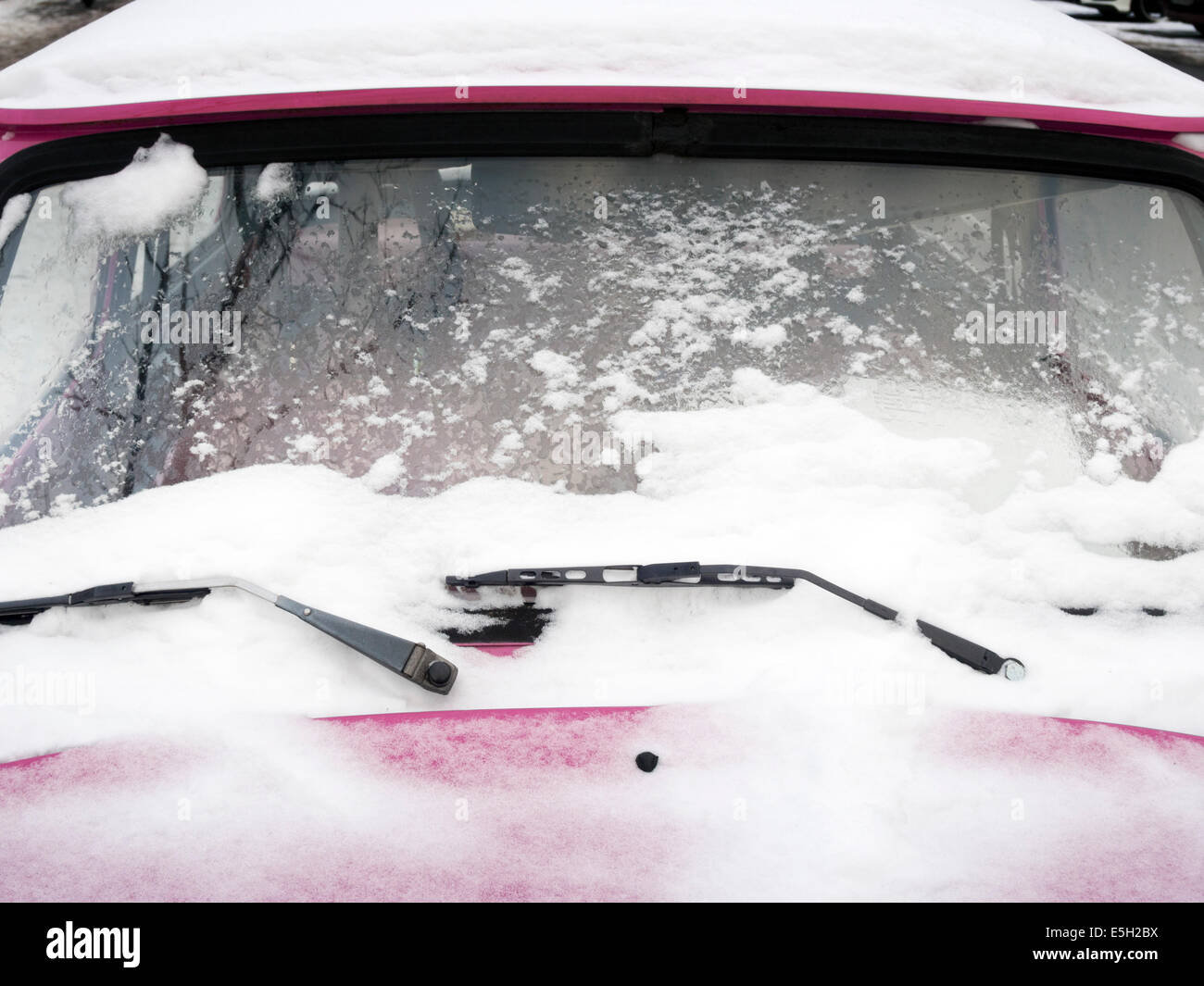Melting snow hi-res stock photography and images - Alamy