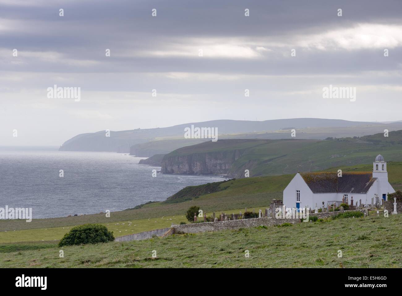 The small Clan Gunn museum overlooking the cliffs in Latheron, Caithness, Scotland, UK Stock Photo