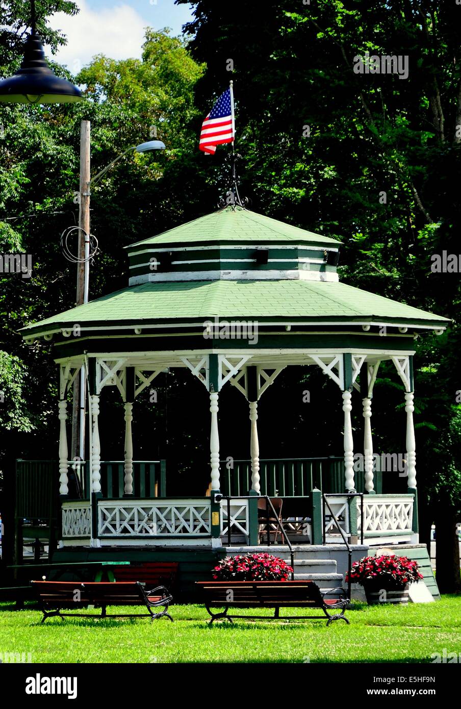TOWNSEND, MASSACHUSETTS The charming 19th century bandstand on the Village Green Stock Photo