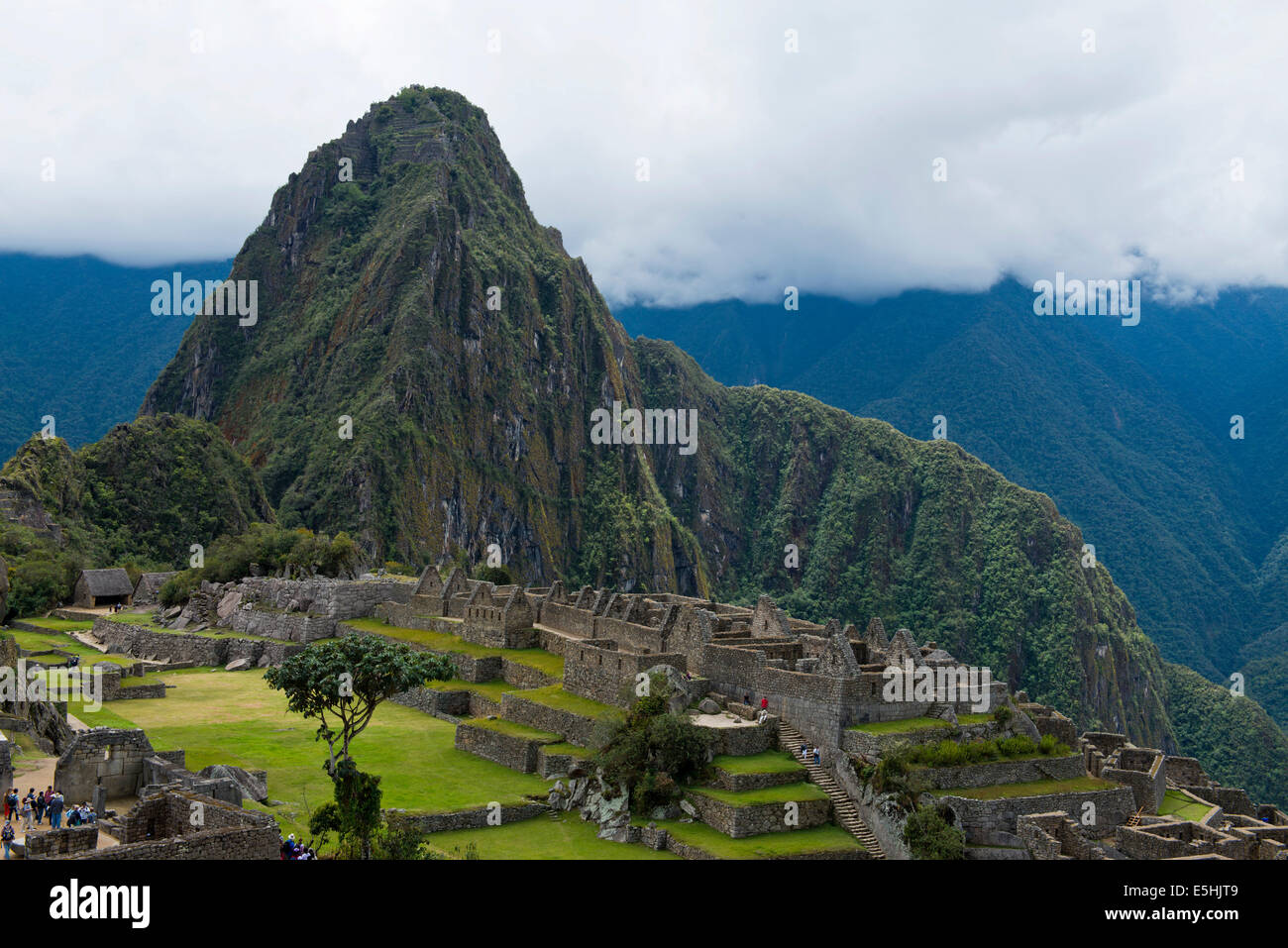 Ruins in front of the mountain Huayna Picchu, the Inca city of Machu Picchu with the main square or Plaza Principal and terraces Stock Photo