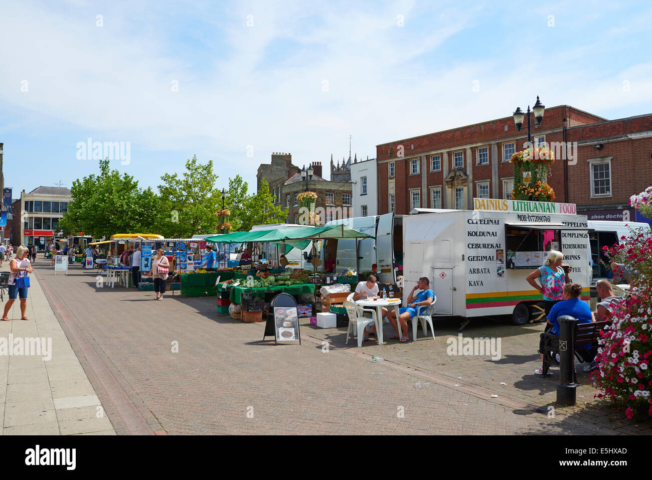 Wisbech market place town centre hi-res stock photography and images ...