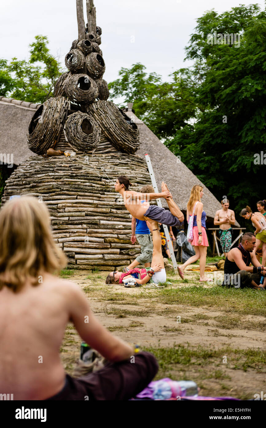Hungary. 31st July, 2014. A couple practicing Yoga at O.Z.O.R.A. an eco-friendly music festival in Hungary. 31st of July 2014. Credit:  Tom Arne Hanslien/Alamy Live News Stock Photo